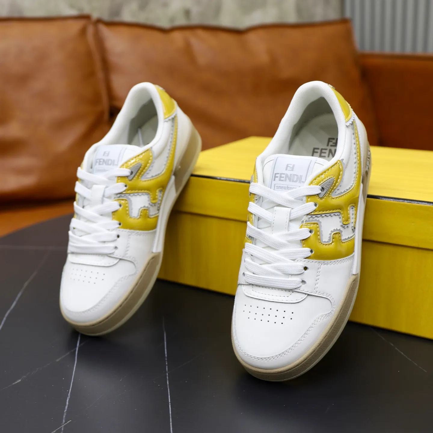 Ex-factory price: 640🔥Couple model (top original order) Brand: FENDI Size: 35-44 (customized for men 38 and 45) Grade: original order quality High version Material: Imported original cowhide stitching ➕ High-quality and comfortable lining Original TPU lightweight anti-slip outsole Style category: Travel fashion casual shoes Versatile trend